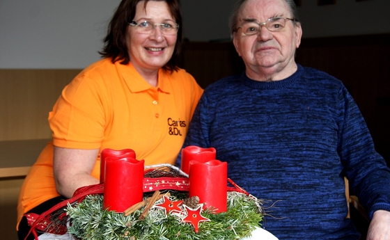 Gertraud Friedl mit Bewohner Johann Reitinger