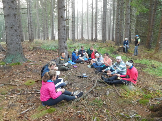 Frühstück im Wald bei der Geh.Bet.Tour 2018
