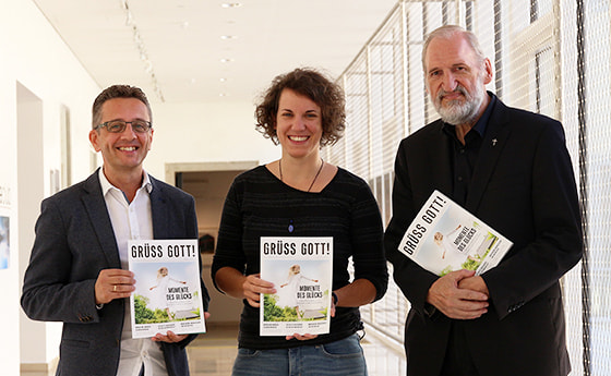 Kraml, Brandstetter und Vieböck präsentieren das 'Grüß Gott!'-Magazin.