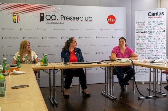 V. l.: Pfarrcaritas-Kindergartenleiterin Petra Hetzmannseder, Caritas-Vorstandsmitglied und Vorsitzende der Erhalterkonferenz Edith Bürgler-Scheubmayr und Elternvertreterin Johanna Froschauer