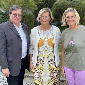 Pfarrer Eduard Bachleitner, Maria Dorfer und Nachfolgerin Petra Kickinger