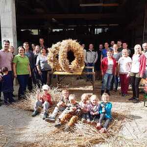 Erntekrone binden