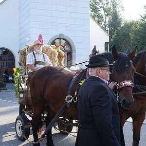 Kutsche mit Erntekrone