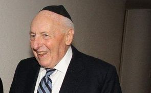 + George Wozasek, der ehemalige Präsident Israelitischen Kultusgemeinde in Linz