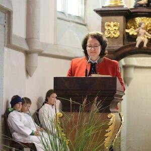 Anita Haider liest die Lesung.