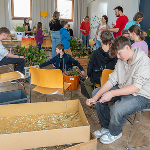 Kath. Jungschar der Pfarre Kirchdorf an der Krems übernahm heuer erstmals das Palmbuschen-Binden. 