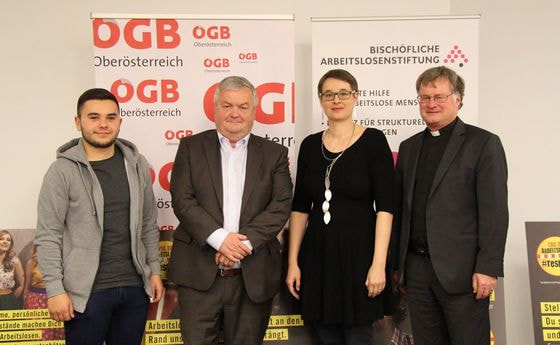 Egzon Ajeti (Betroffener), ÖGB-Landesvorsitzender Dr. Johann Kalliauer, Mag.a Dorothea Dorfbauer (Sprecherin der Veranstaltungsgemeinschaft „Tag der Arbeitslosen“) und Diözesanbischof Dr. Manfred Scheuer