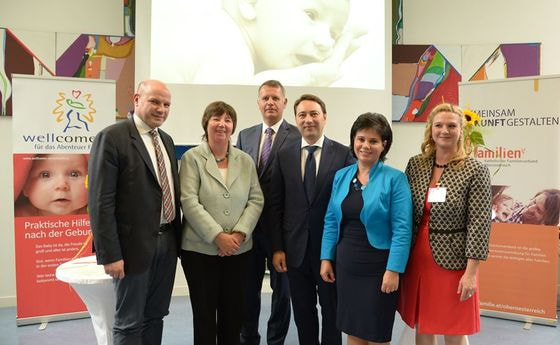 VertreterInnen aus Kirche und Politik und von Kooperationspartnern beim Festakt zum ersten wellcome-Standort in Linz